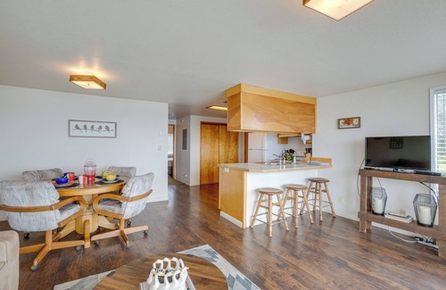 Smith River Cottage | Smith River Vintage Cabin: Oceanfront Deck + Views