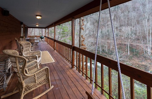 Whittier Cottage | Smokey Mountain River Retreat