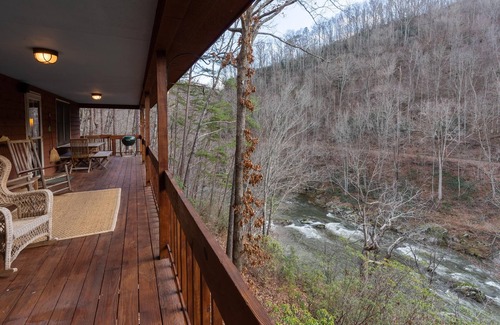 Whittier Cottage | Smokey Mountain River Retreat
