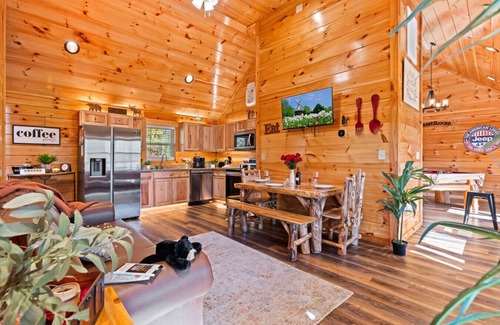 Sevierville Cabin | Smokies Couple Getaway by Ghosal Lodging