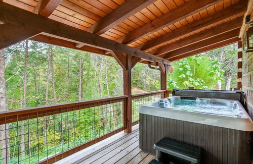 Sevierville House | Smokies Hideaway View Hot Tub Games Fireplace