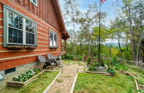 Sevierville House | Smokies Hideaway View Hot Tub Games Fireplace