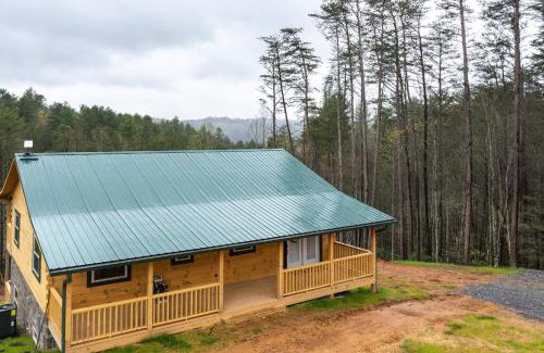 Hartford House | Smoky Mountain Cabin Rental with Hot Tub and Views!