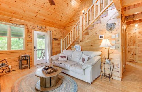 Hartford House | Smoky Mountain Log Cabin Close to Rafting!