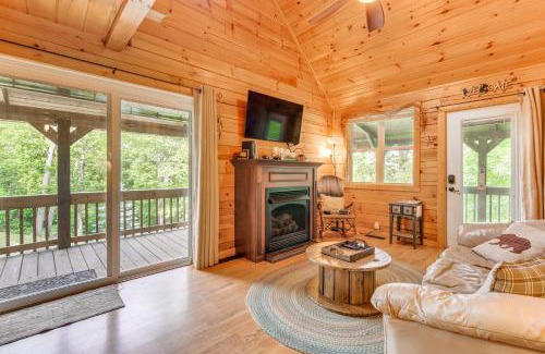 Hartford House | Smoky Mountain Log Cabin Close to Rafting!