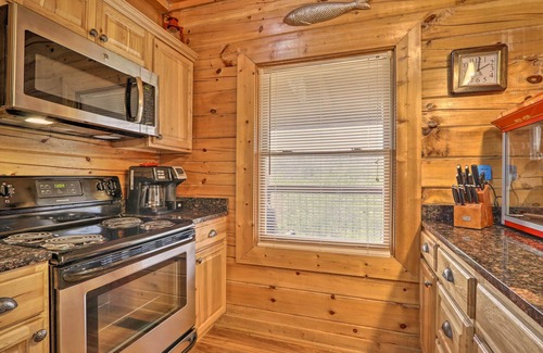 Sevierville Cabin | Smoky Mountains Cabin < 1 Mi to Douglas Lake