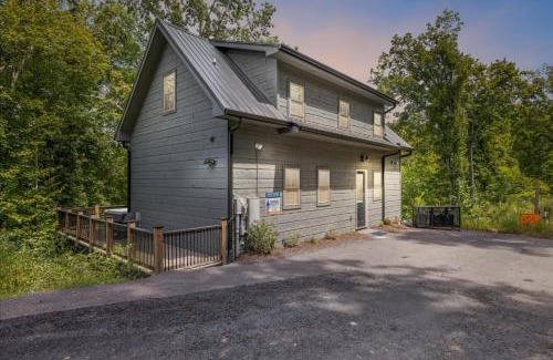 Sevierville House | Smoky Shores Lakeview Cabin By Beyond Expectations