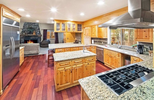 Summit Estates Ski Chalet | Snow Summit. Huge 6BR Chalet w/Game Room, Spa.