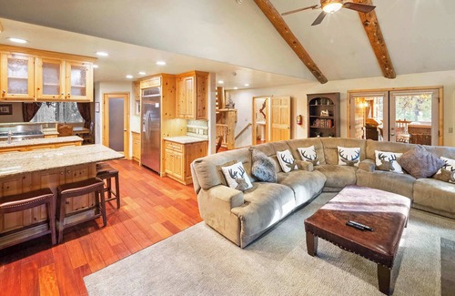Summit Estates Ski Chalet | Snow Summit. Huge 6BR Chalet w/Game Room, Spa.