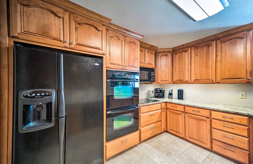 Kerrville House | Snowbird-friendly house with game room, full kitchen, balcony, & W/D