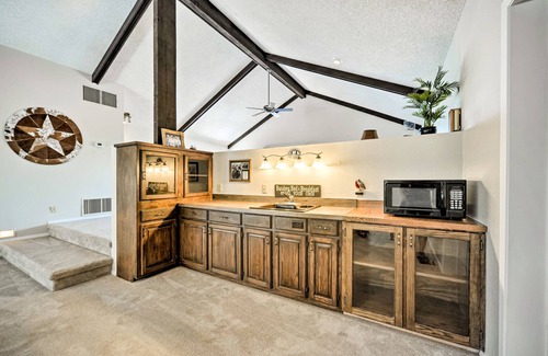 Kerrville House | Snowbird-friendly house with game room, full kitchen, balcony, & W/D