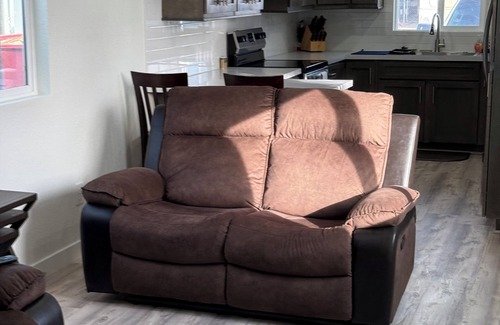 Cienega Springs House | Snowbirds' Retreat newly remodeled house with AC/Heat & WiFi on Parker Strip.