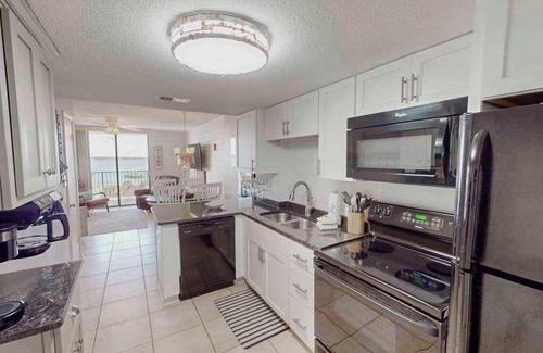 Gulf Shores Apartment | Snowbirds Welcome|Beach|Pool|Boat Marina|Sleeps 6!