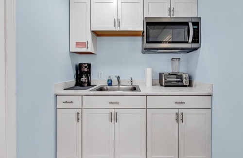 Garden City Apartment | SNOWBIRDS WELCOME! AFFORDIBLE! 1-bdrm efficiency unit in Oceanside Village