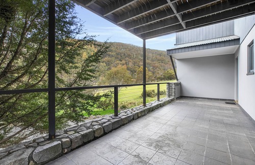 Thredbo Ski Chalet | Snowbound 2 - Family Ski Chalet, 5 minute walk to the slopes