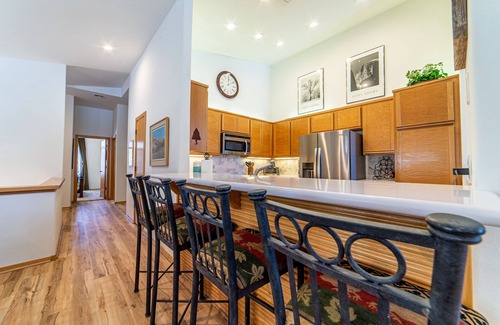 Mammoth Lakes House | Snowcreek Mammoth Mountain & Golf Course View Home. Family & Pet-Friendly!