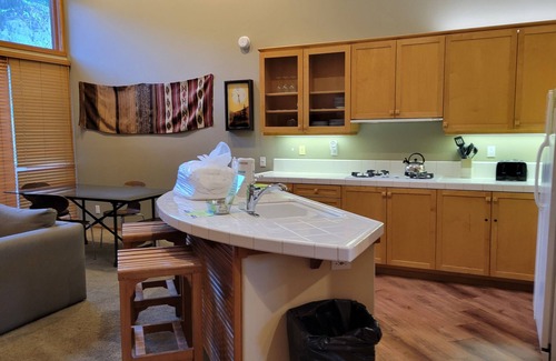 Mammoth Lakes Condo | Snowcreek Resort Vacation Rental #950