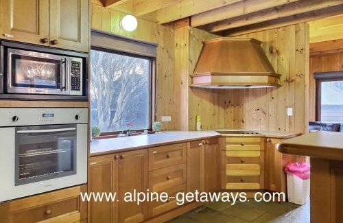 Dinner Plain Ski Chalet | Snowdrop Lodge