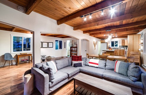 Glacier House | Snowline Cabin 66 - Hot Tub - Wi-Fi - 3 Bedroom - Sleeps 10