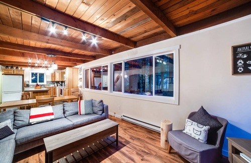 Glacier House | Snowline Cabin 66 - Hot Tub - Wi-Fi - 3 Bedroom - Sleeps 10