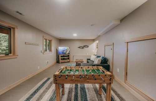 Glacier House | Snowline Cabin 69 - An Elegant Country Home Sleeps 8