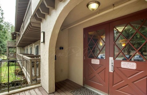 Glacier Condo | Snowline Lodge Condo #77 - Economical - Convenient - Kitchenette - Sleeps 2