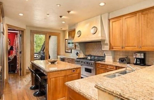 Snowmass Village House | Snowmass Home 4/4 Bedroom, Hot Tub, Fireplace!