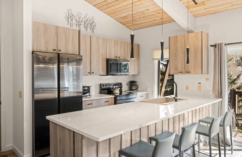 Snowmass Village Condo | Snowmass Mtn Views! Updated Decor, Balcony w/Stunning Views, Pool/Hot Tub, Gas FP, W/D & Shuttle