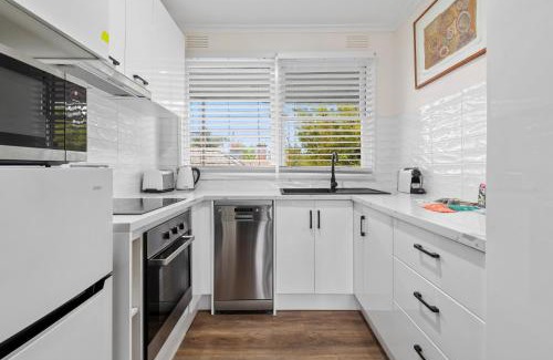 Essendon Apartment | Snug 1-Bed Unit near Essendon Football Grounds
