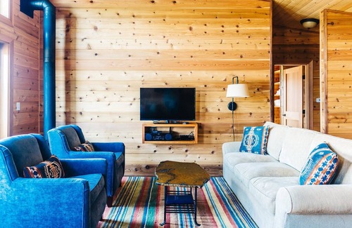 Friday Harbor Hotel | Snug Harbor Resort and Marina - Two Bedroom Waterfront Suite