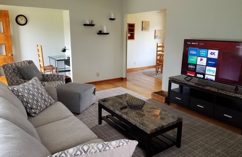 Greencastle House | So convenient! So clean! So close to Depauw University. 40 min. from Indy.