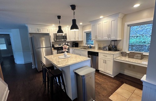 South Britain Apartment | Soak in the Lake Views at the Spacious Waterfront Apartment