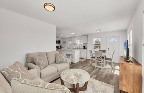 Grove City House | Soak up Florida Sunshine & be just 5 minutes to the beach! Affordable Luxury