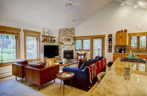 Steamboat Springs House | Soak Up the Mtn Views from the Private HotTub! 2 Car Garage-3 Decks-W/D-Grill-Steps to Free Town Bus