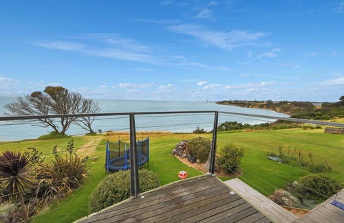 Portland Apartment | Soak up the seaside breeze and enjoy uninterrupted sea views!