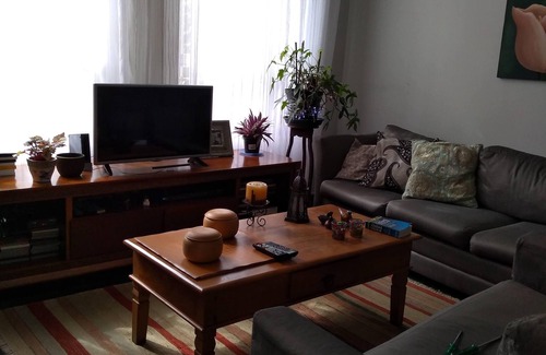 Jordanopolis House | Sobrado Comfortable with lots of green. Garden on site and square in front.