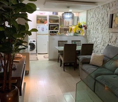 Asturias Apartment | Sobrado em condomínio à 700m da praia Asturias Guarujá - SP