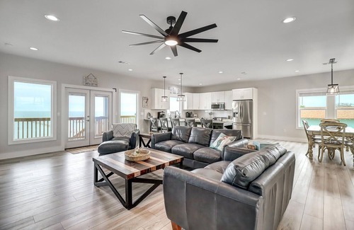 Rockport House | Soggy Pollards! On Copano Bay! Waterfront! Private 250 ft. lighted pier!