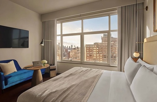 SoHo Hotel | SoHo Deluxe King Room at ModernHaus SoHo