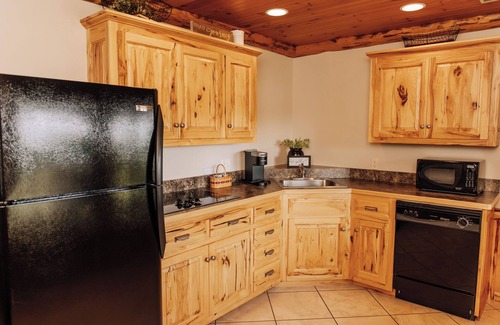 Dundee Cabin | Sojourner's Lodge & Log Cabin Suites