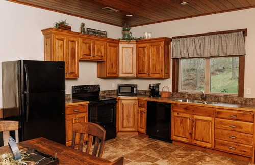 Dundee Cabin | Sojourner's Lodge & Log Cabin Suites