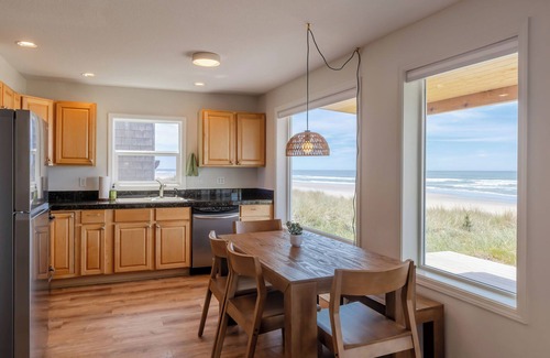 Tierra Del Mar House | Sol Luna-oceanfront, hot tub, amazing views!