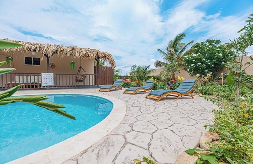 Kudawecha House | Sol Vista Estate - Private Poolside Oasis by LUCHA