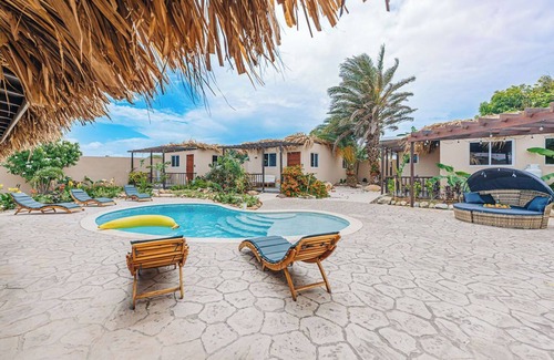 Kudawecha House | Sol Vista Estate - Private Poolside Oasis by LUCHA