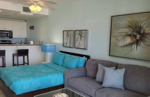 The Bight Apartment | "Soleil"- Updated Luxury Studio- Turtle Cove- Stunning Carribean Views