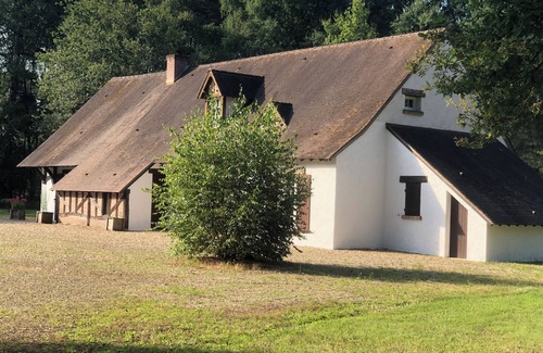 Neuvy-sur-Barangeon House | Sologne, large villa amid woods and ponds