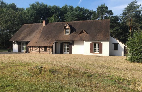 Neuvy-sur-Barangeon House | Sologne, large villa amid woods and ponds