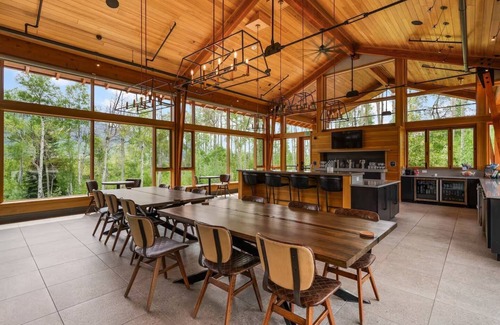 Silverthorne House | Solstice ☀️ Summit Sky Ranch 🏔️ Zero Cleaning or Pet Fees 💦 Year Round Pool