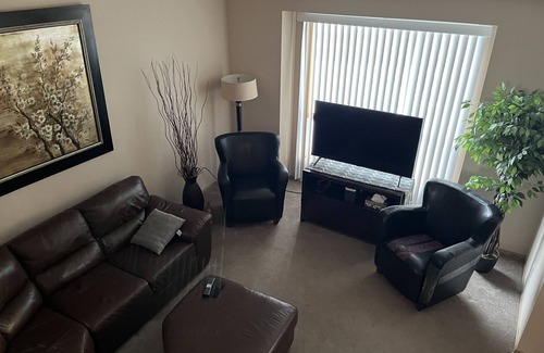 Shawnessy House | Somerset - Furnished 4 Bedroom Home