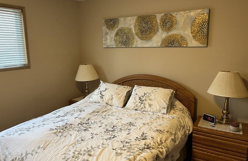 Shawnessy House | Somerset - Furnished 4 Bedroom Home